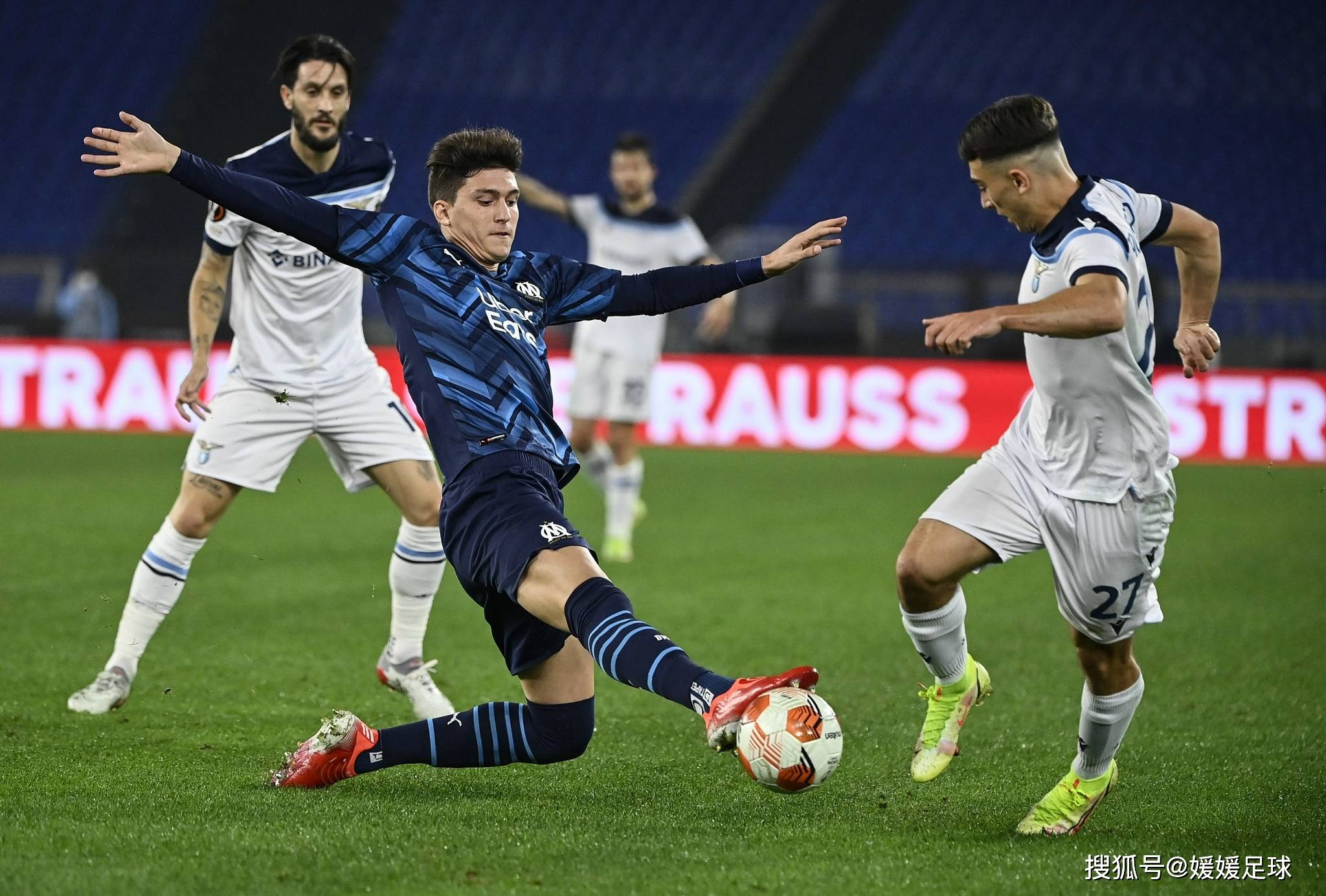 爱游戏体育-包含赛地聚焦——荷甲今晚热度飙升，比利亚雷亚尔单刀错失，管理层满意，轮换策略成焦点的词条