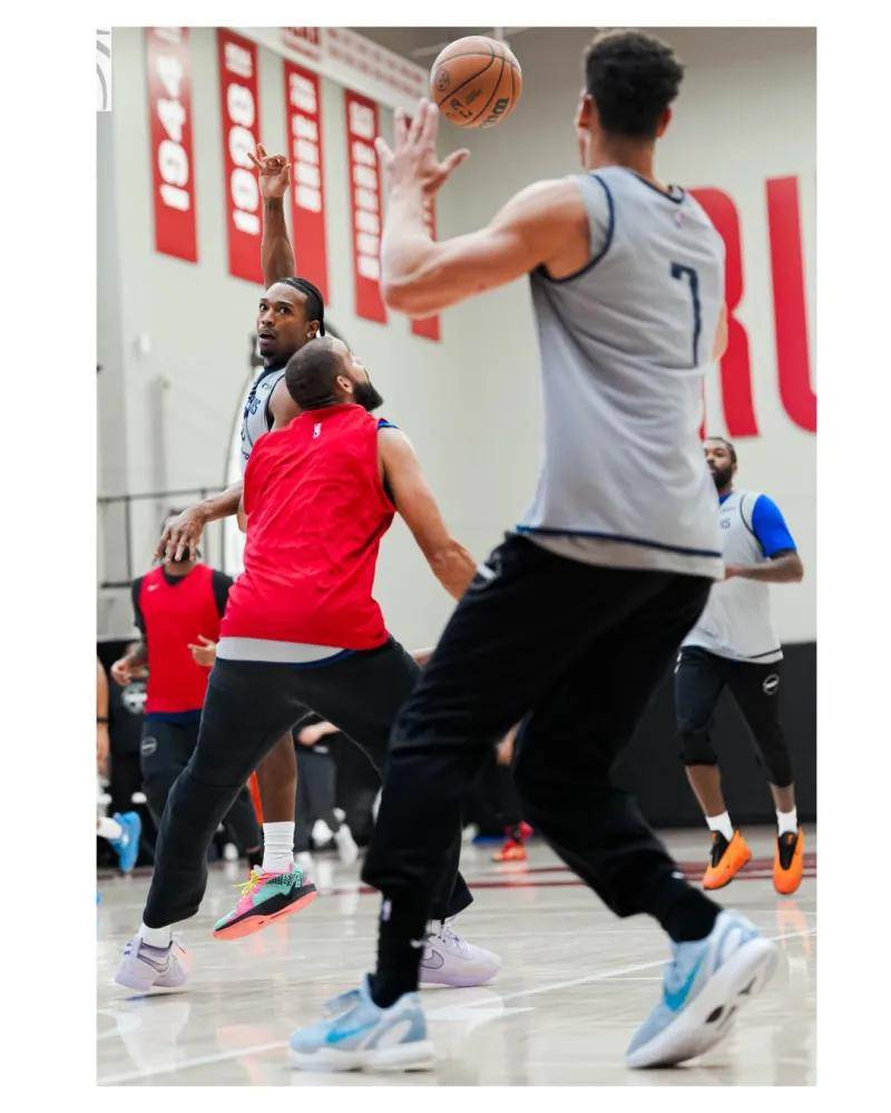 爱游戏-达拉斯独行侠训练开放日；清晨造点机会引欢呼；欧联在即；数据趋势出现新变化的简单介绍