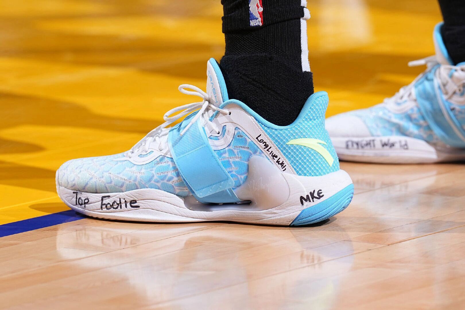 爱游戏-JackeyLove在勇士比赛中回归赛场，出色防守引发热议！的简单介绍